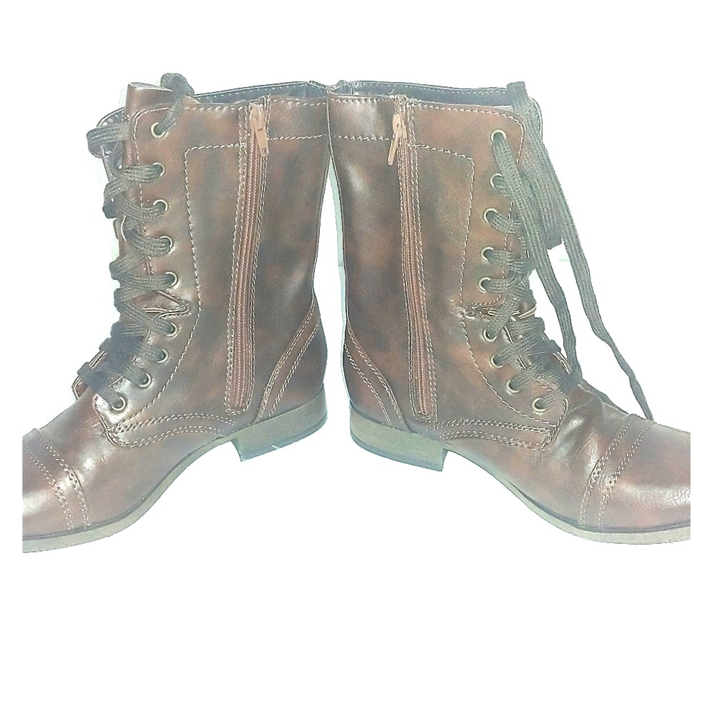 Womens size 8 med boots
